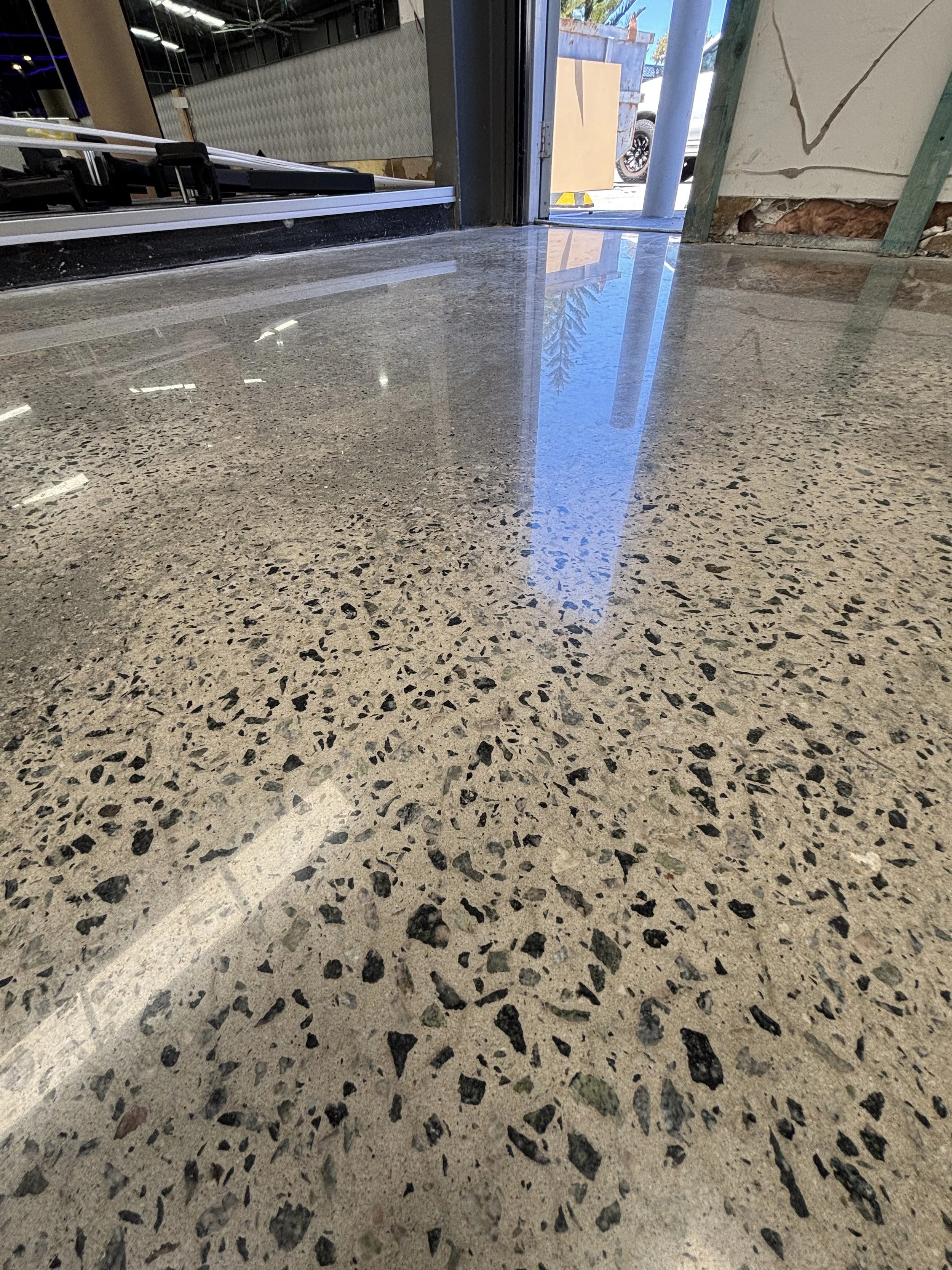 Epoxy flake flooring